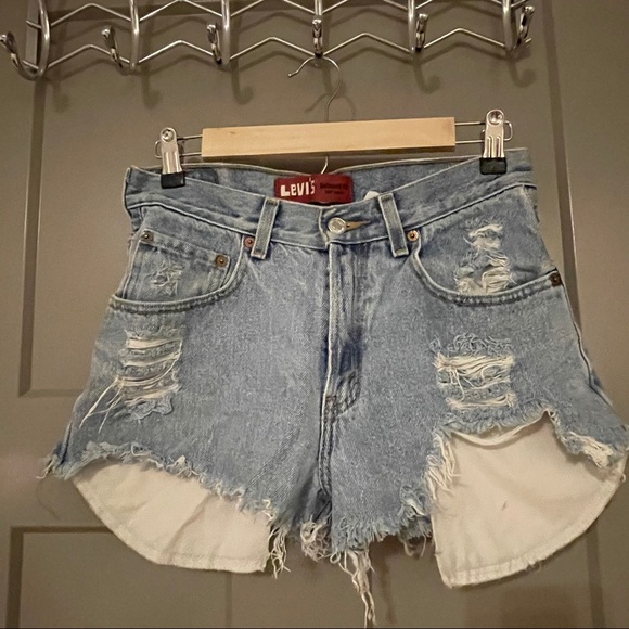 Vintage Levi’s Shorts - Picture 4 of 6